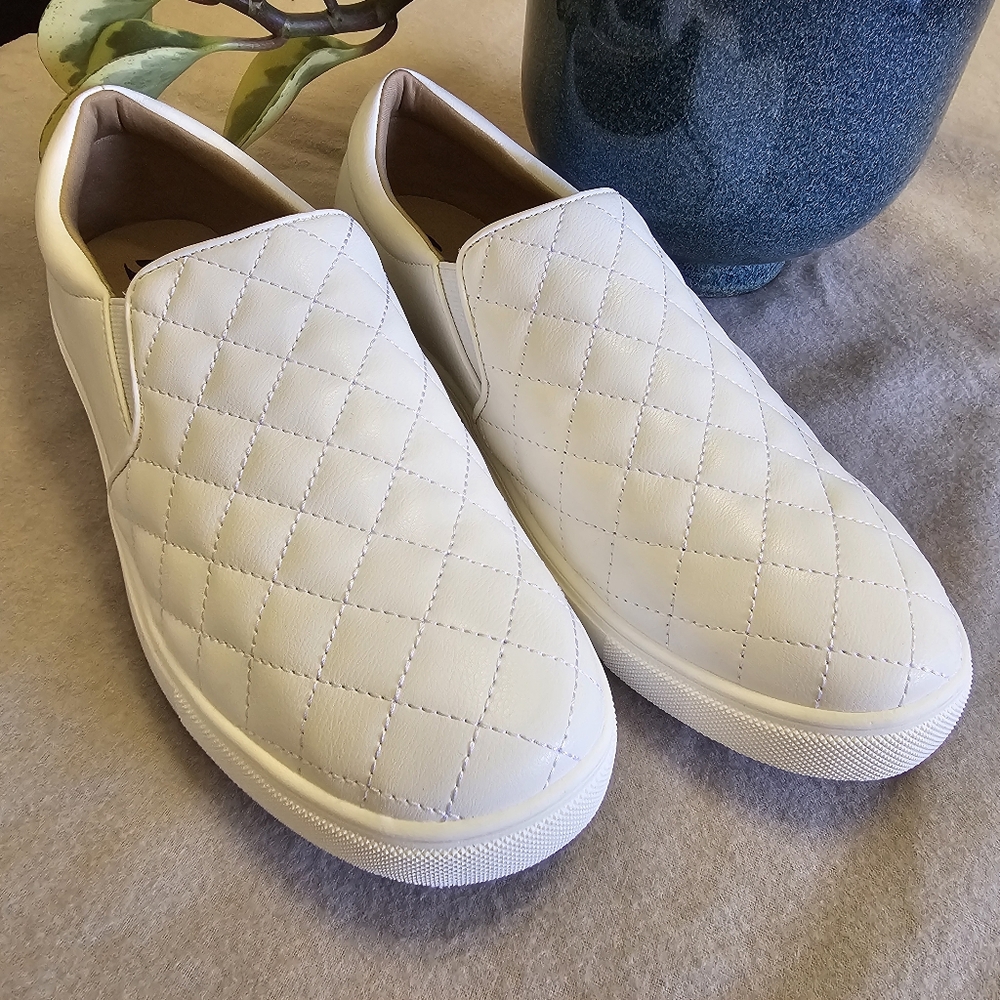 Women's STQ size 10 white faux leather quilted slip on loafers sneakers
